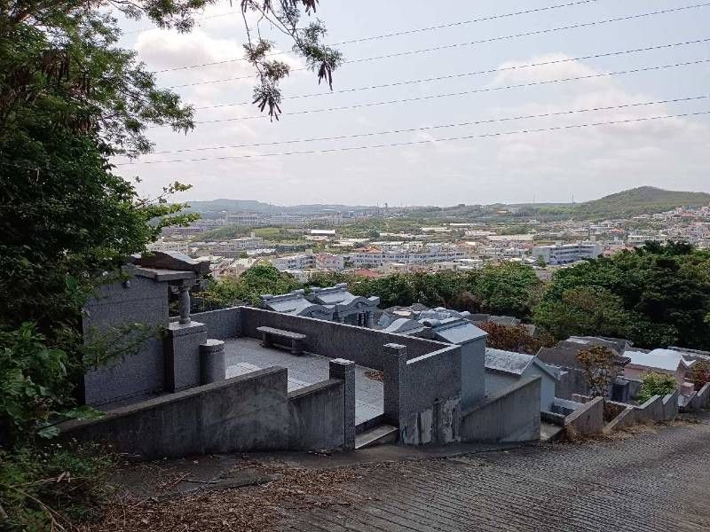 Grave Plot for Sale in Tomigusuku, Okinawa with Good Views - Thumbnail 4