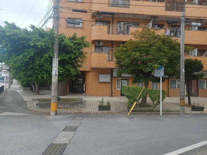 3LDK Apartment with Sea View in Naha's Takara Near Naha Airport - Thumbnail 2