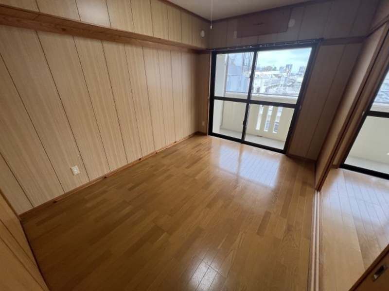 Spacious 2LDK Apartment for Rent in Urasoe, Okinawa - Thumbnail 3