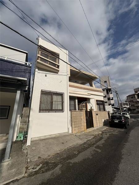 Renovated 5LDK House for Rent in Okinawa City's Yamanaka - Thumbnail 4