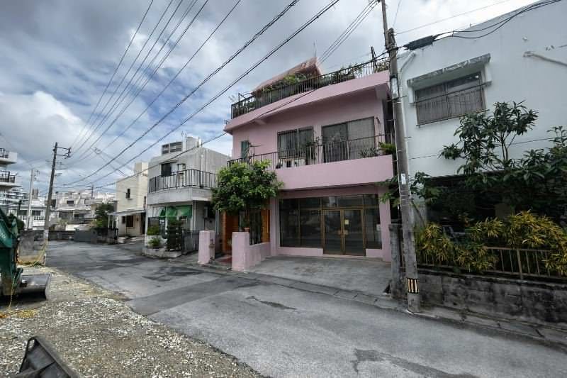 Vintage 5LDK House in Shikina, Naha City, Okinawa - Thumbnail 2