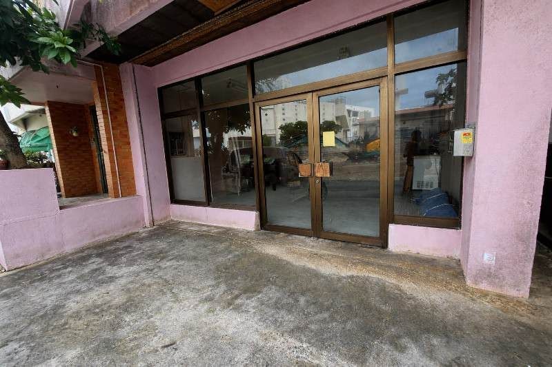 Vintage 5LDK House in Shikina, Naha City, Okinawa - Thumbnail 4