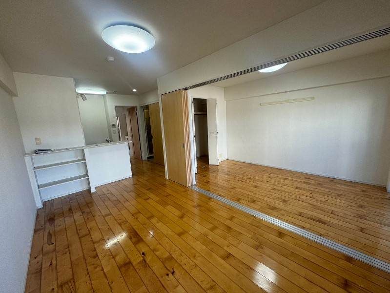 1LDK Apartment for Rent in Tomigusuku, Okinawa | 42 sqm - Thumbnail 4