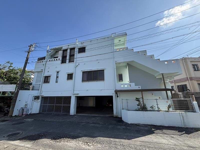 Office & Two-Generation Home with 7 Car Parking in Ginowan - Thumbnail 3