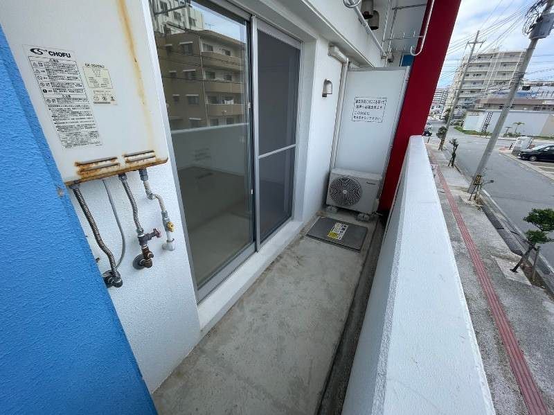 1K Apartment for Rent in Chatan Town, Okinawa - 20 sqm - Thumbnail 2