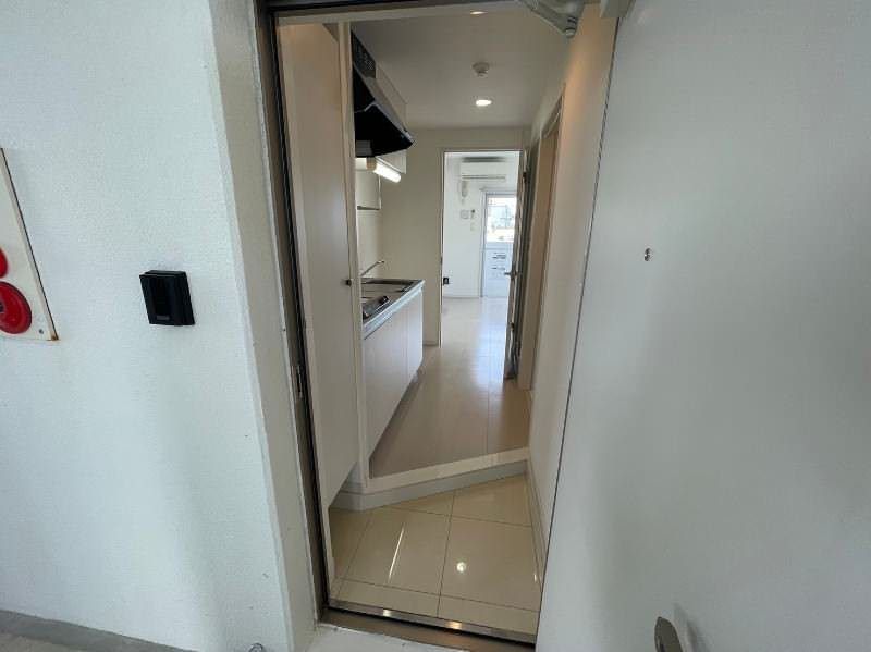 1K Apartment for Rent in Chatan Town, Okinawa - 20 sqm - Thumbnail 3