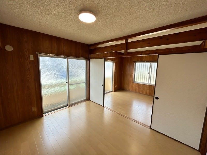 Renovated 2DK Apartment in Yonabaru, Okinawa - No Deposit - Thumbnail 2