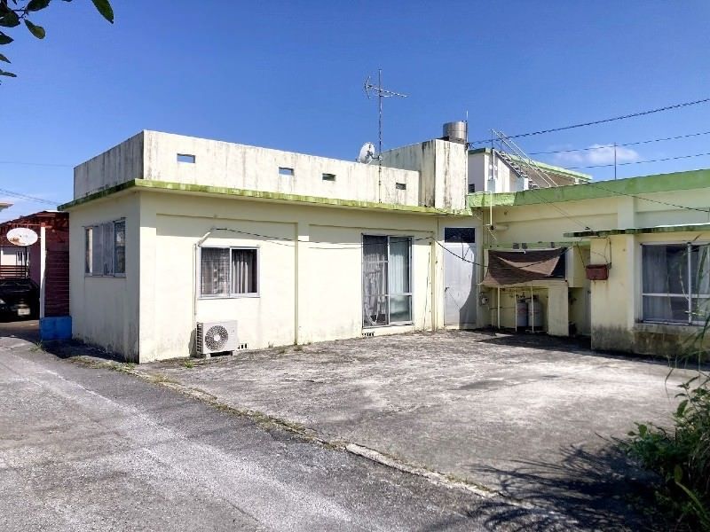 7LDK Family Home on Large Corner Lot in Uruma City, Okinawa - Thumbnail 3