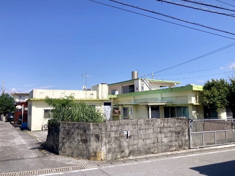 7LDK Family Home on Large Corner Lot in Uruma City, Okinawa - Thumbnail 4