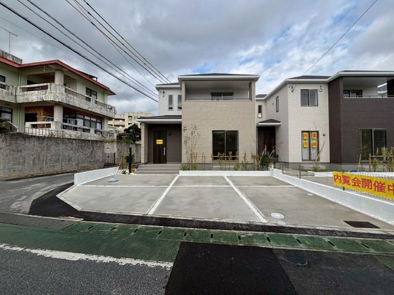New 4LDK Wooden House in Okinawa City Near Misato Schools - Thumbnail 2