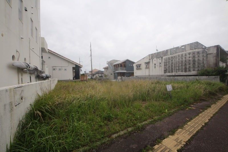 Land for Sale in Itoman City, Okinawa - 195 sqm Plot Near Sea - Thumbnail 2