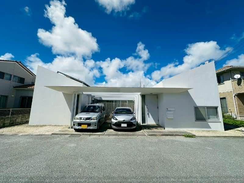 Designer 3LDK House in Tomigusuku Okinawa with Courtyard - Thumbnail 3