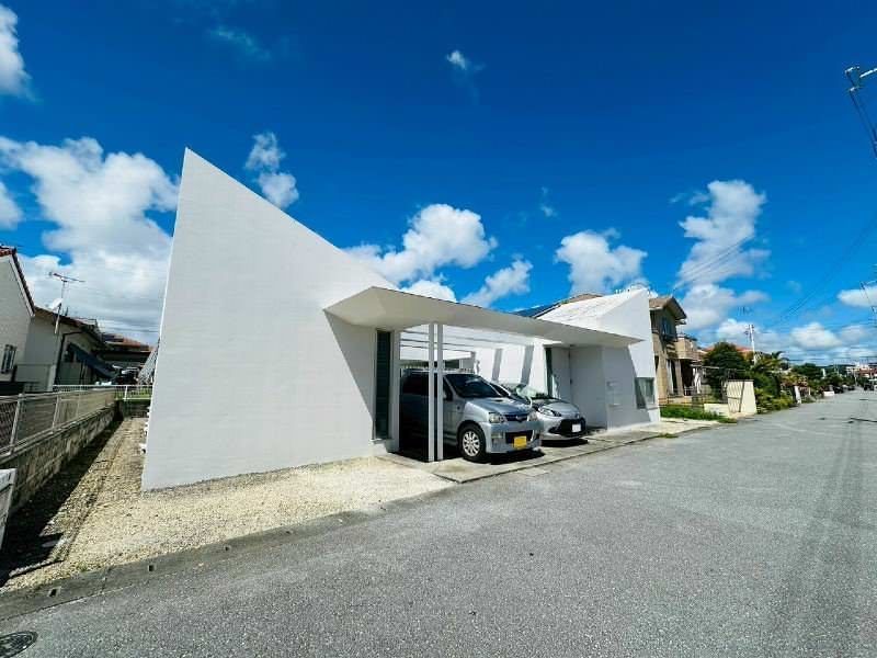 Designer 3LDK House in Tomigusuku Okinawa with Courtyard - Thumbnail 2