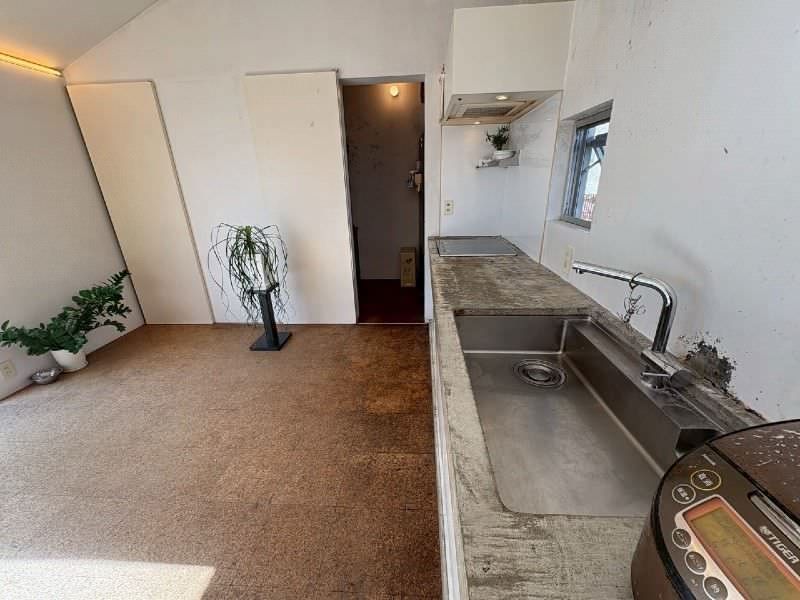 Designer 3LDK House in Tomigusuku Okinawa with Courtyard - Thumbnail 4