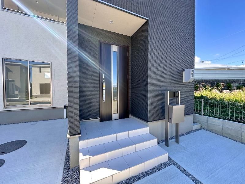New 3LDK House with Walk-in Closets in Uruma City, Okinawa - Thumbnail 4