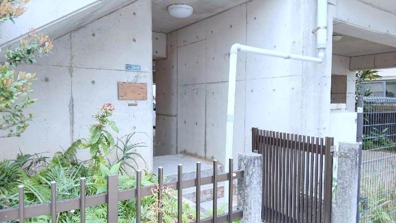 5LDK Family Home for Sale in Okinawa City, Renovation Opportunity - Thumbnail 4