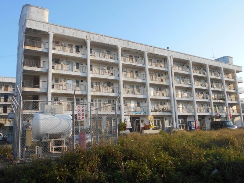 Refurbished 1R Apartment for Rent in Sashiki, Nanjo City - Image 1