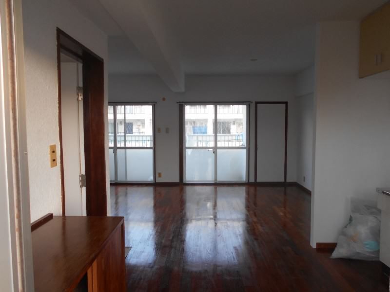 Refurbished 1R Apartment for Rent in Sashiki, Nanjo City - Thumbnail 3