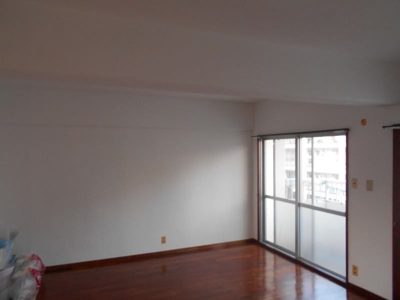 Refurbished 1R Apartment for Rent in Sashiki, Nanjo City - Thumbnail 4