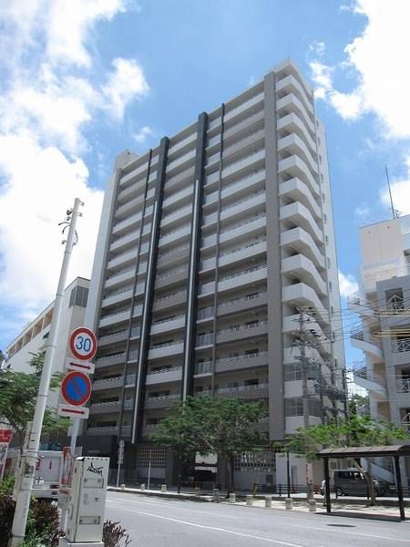 Rent 3LDK Apartment near Miebashi Station, Naha, Okinawa - Thumbnail 2