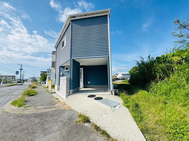 1LDK House for Sale in Uruma, Okinawa with Ocean View - Thumbnail 3