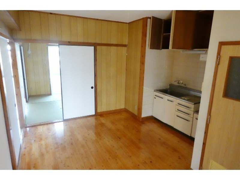 Spacious 3DK Apartment for Rent in Ginowan City, Okinawa - Thumbnail 4
