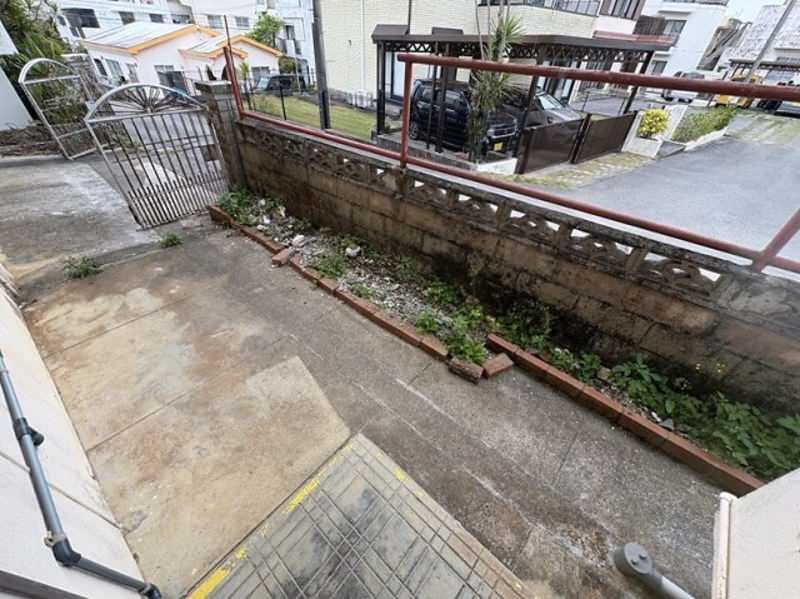 4LDK Detached House for Rent in Ginowan, Okinawa with Large Garden - Thumbnail 2
