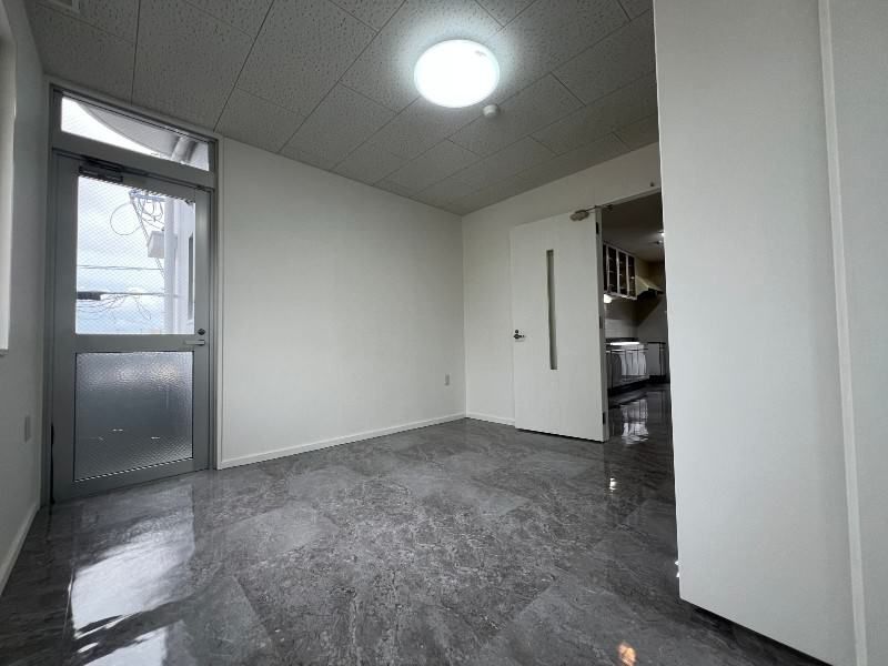 Spacious 3LDK Rental with Rooftop BBQ in Okinawa City Ageta - Thumbnail 4