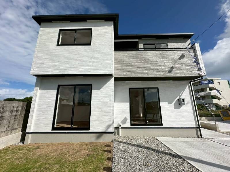 New 2025 3LDK House with Garden in Uruma, Okinawa - Thumbnail 2