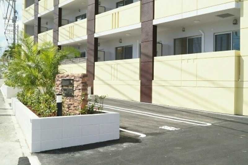 Modern 1LDK Apartment for Rent in Okinawa City, Ikehara - Thumbnail 2