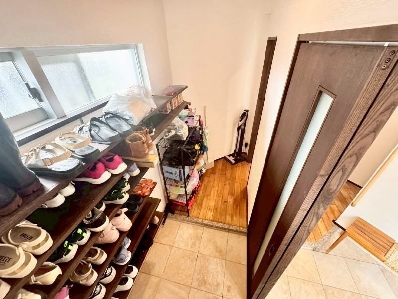 4LDK Detached House with Basement and Solar Panels in Okinawa City - Thumbnail 2