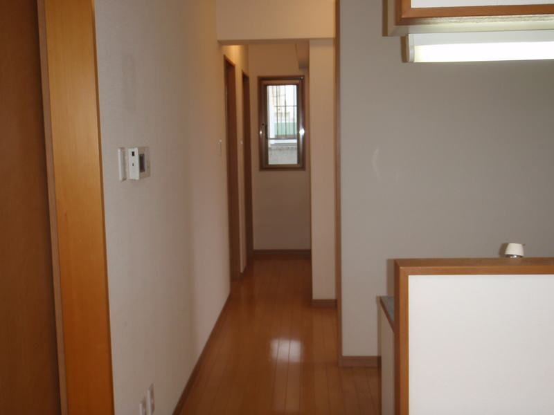 2DK Apartment for Rent in Tomigusuku City, Okinawa - Thumbnail 3