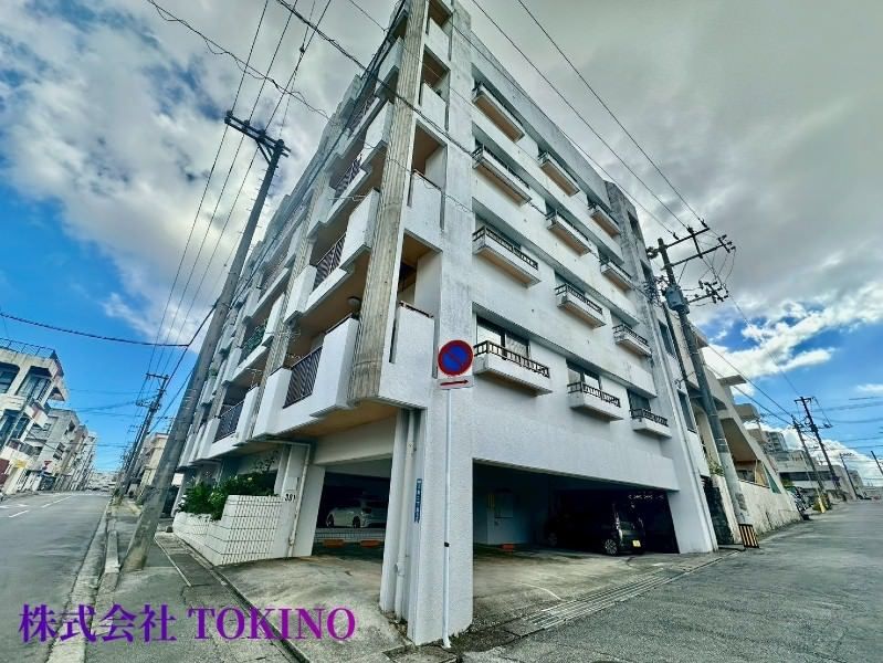 2LDK Apartment in Okinawa City with Balcony View of Eisa Festival - Thumbnail 2