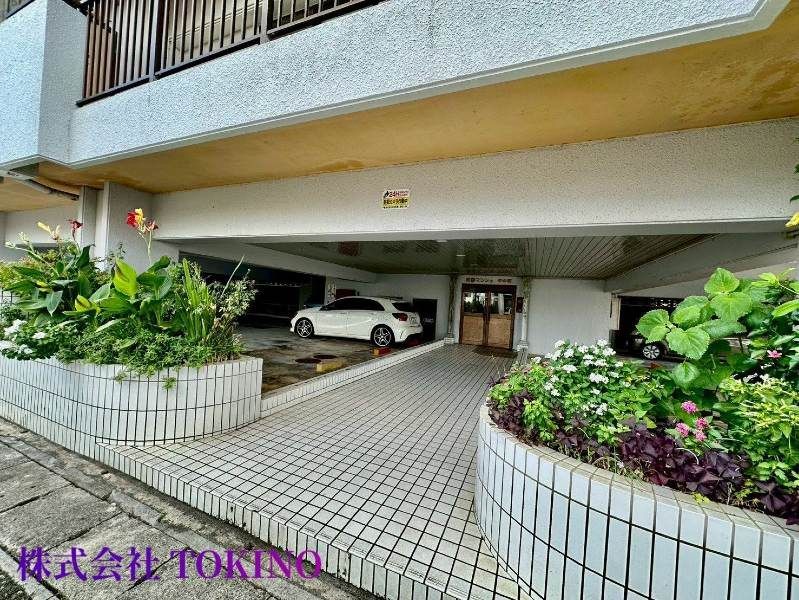 2LDK Apartment in Okinawa City with Balcony View of Eisa Festival - Thumbnail 3