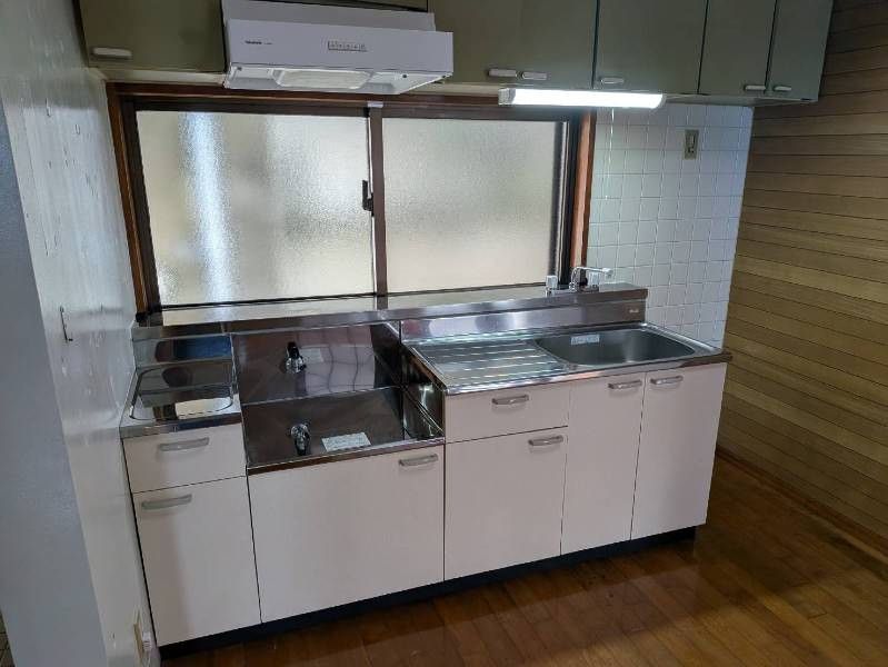 2DK Apartment for Rent near Oroku Station, Naha, Okinawa - Thumbnail 4