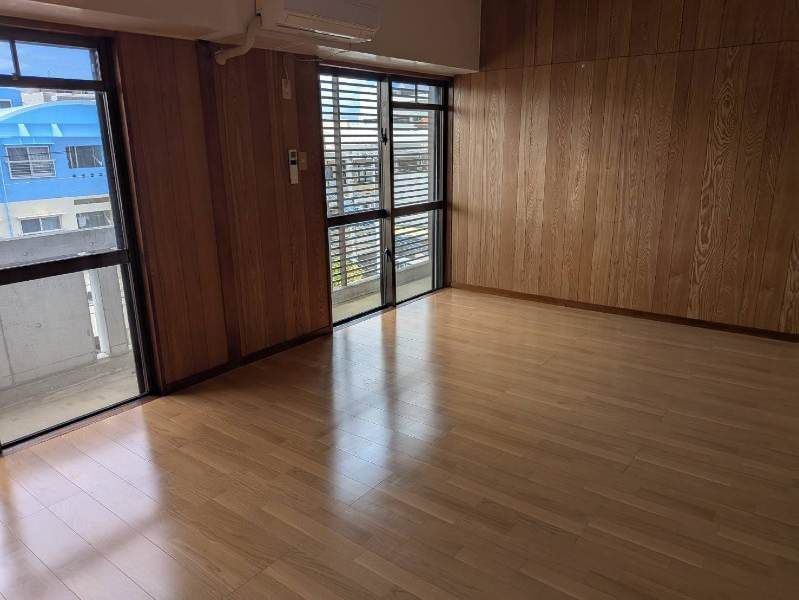 2DK Apartment for Rent near Oroku Station, Naha, Okinawa - Thumbnail 2