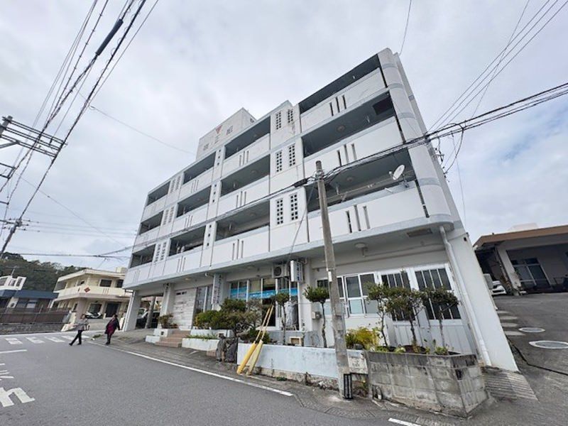 2LDK Corner Apartment for Rent in Tomigusuku, Okinawa - Thumbnail 2