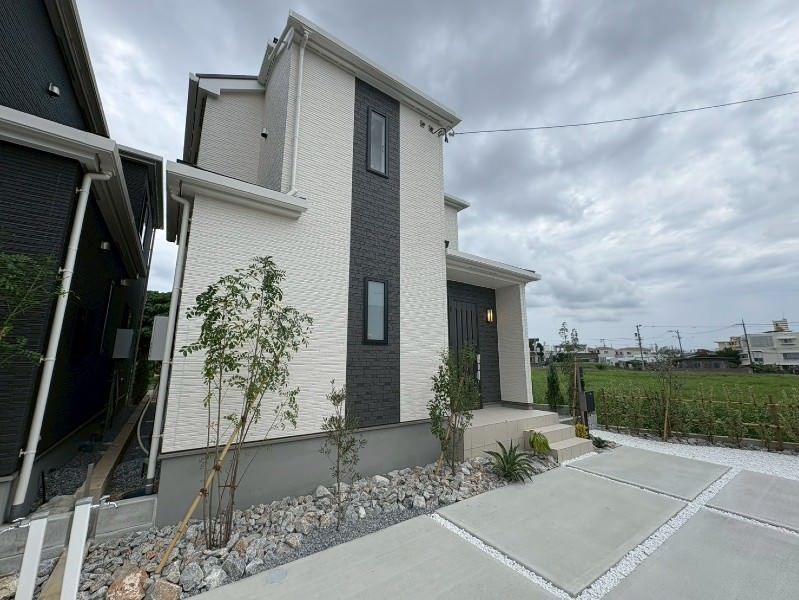 New 4LDK House with Garden & 4 Parking in Uruma, Okinawa - Thumbnail 2