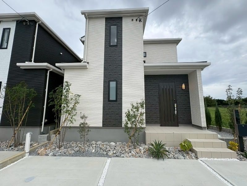 New 4LDK House with Garden & 4 Parking in Uruma, Okinawa - Image 1