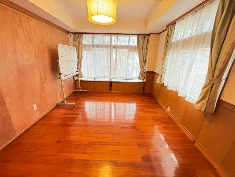 Spacious 4LDK Rental House in Ginowan, Okinawa with 2 Parking - Thumbnail 4