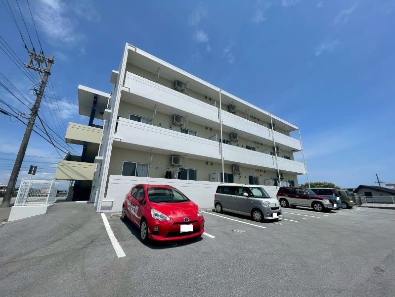 2022-Built 3LDK Pet-Friendly Apartment for Rent in Ginowan, Okinawa - Thumbnail 2