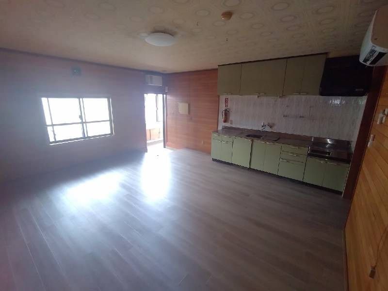 1LDK Rental Apartment in Okinawa City, Separate Bath & Toilet - Thumbnail 2