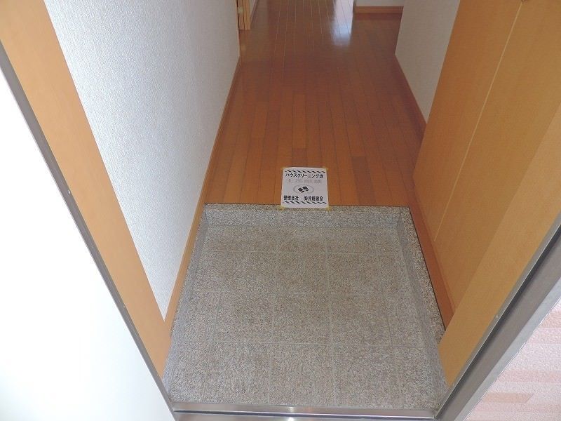 Oasis Miyabi 2DK Apartment for Rent in Okinawa City Kubota - Thumbnail 4