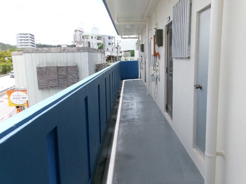 Zaimu Kohagura 2DK Apartment with 2 Free Parking in Naha - Thumbnail 2