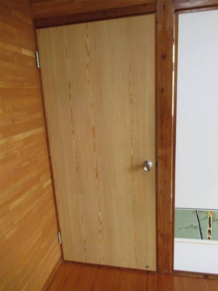2DK Apartment for Rent in Okinawa City with Two Parking Spaces - Thumbnail 4