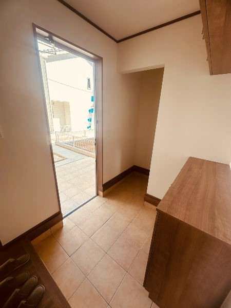 New 4LDK House with Walk-in Closet in Uruma City, Okinawa - Thumbnail 3