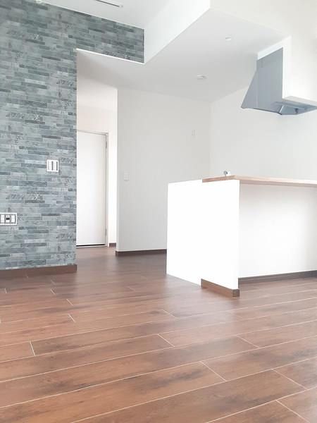 1R Apartment for Rent in Tomari, Naha, Okinawa - 63,000 Yen - Thumbnail 3