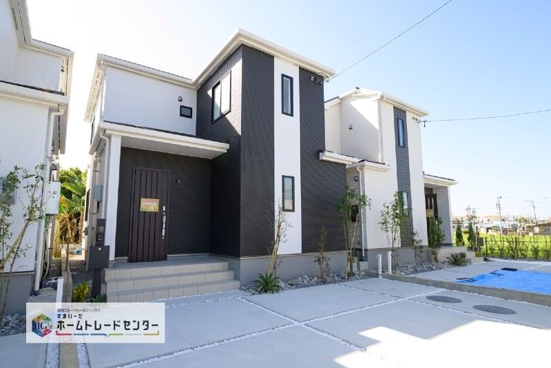 New 2025 4LDK House with Garden in Uruma, Okinawa - Thumbnail 2