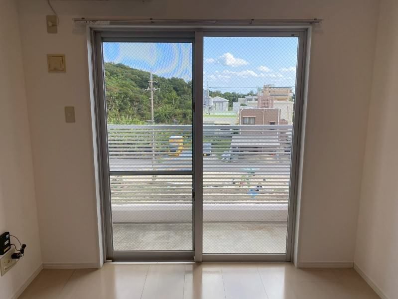 1K Apartment for Rent in Misaki, Kitanakagusuku, Okinawa - Thumbnail 3