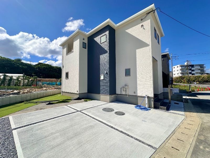 New 4LDK House with Storage Room in Uruma, Okinawa for Sale - Thumbnail 2